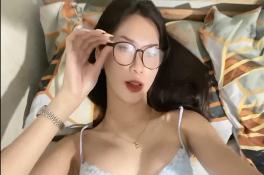 momo sakura sex Anh lơ xe trúng độc đắc và cô nàng mê ngủ trên chuyến xe